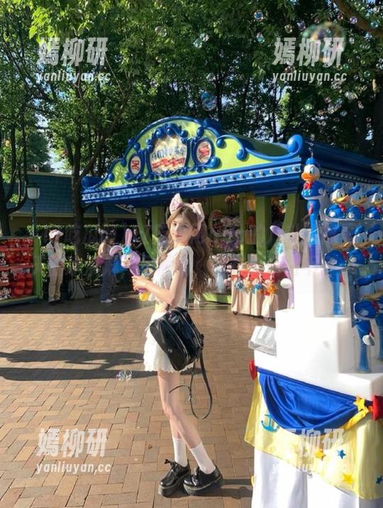 17吃瓜网app的八卦就像夏天的冰淇淋，虽然甜，但有点消化不良。