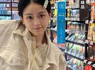 午后刷“17吃瓜网”，是时候在线享受小道消息的快感了。