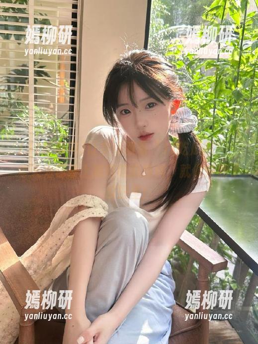 让安卓跟着“17吃瓜网”，每天为你奉上新鲜吃瓜新闻，就像来到了瓜田里！