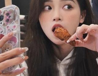51吃瓜网苹果版的日常：今天我又被哪个大瓜镇住了？