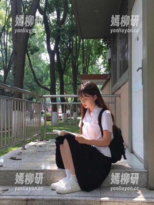 在56吃瓜上下载瓜王秘籍，成为吃瓜界的传奇！
