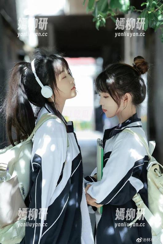 观看91吃瓜视频的时候，我在想：这剧情也太离谱了吧！