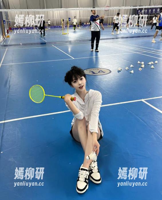 cgw苹果版，进来就被目光锁住，难道有种魔力吗？