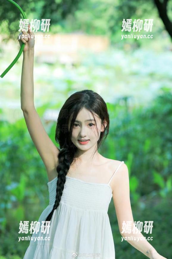 www.51 观看“www.51cg.fun”,仿佛身在热带丛林,瓜味扑鼻而来,令人无比迷惑。
