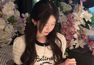 “zztt11”网站上又有新瓜，居然是一只披毛巾的鸭子！