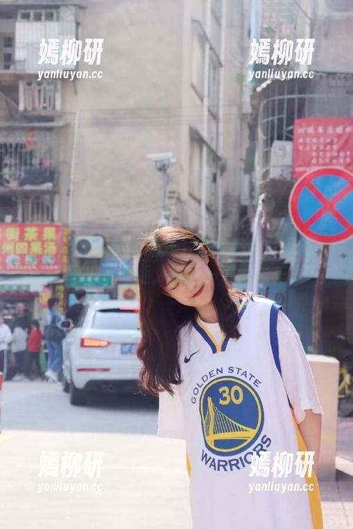 晚上的我只想安静地打开五一吃瓜苹果版，搭配一碗爆米花