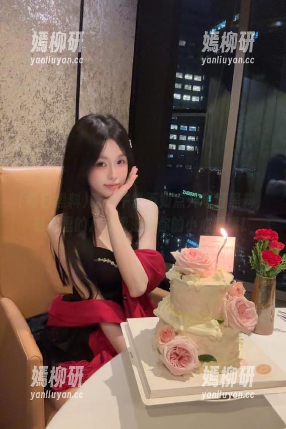 吃完午餐不如点开每日黑料，链接里的八卦能滋润你的小心脏哦！