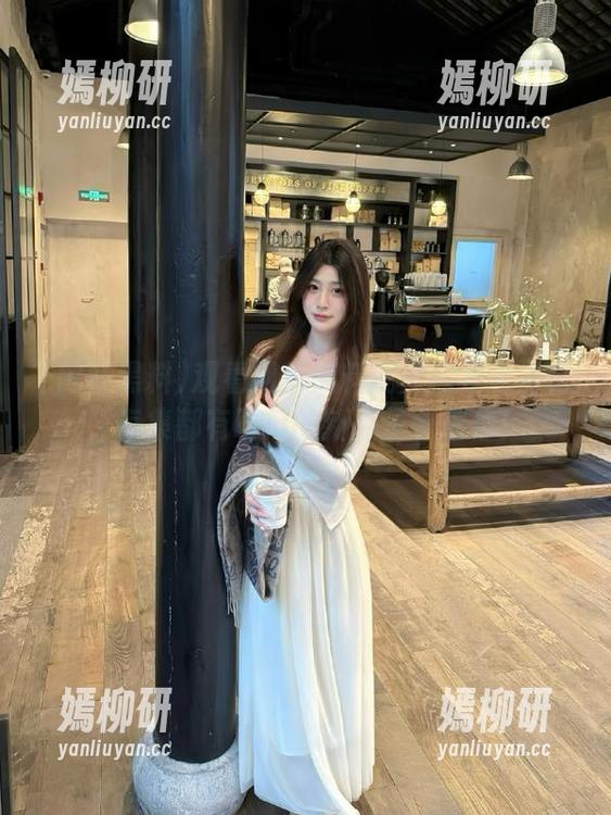 网红黑料 观看网红黑料就像翻看老友记,每集都有吃瓜的新点子等着你!
