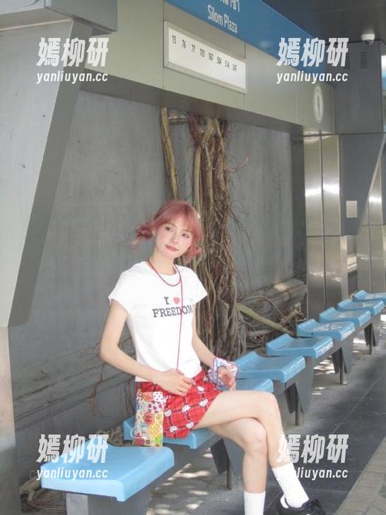 在“黑料吃瓜网址”刷着视频，我只想说，这剧情转折太不可思议了！