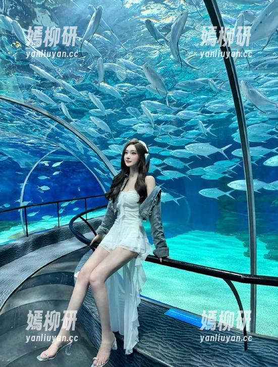 这剧情我就想问问，观看“黑料在线”是爽还是痛？不停播放中…