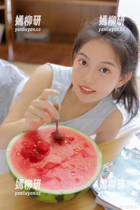 最近黑料在线更新了，让我们一边播放一边述说大胆猜测！