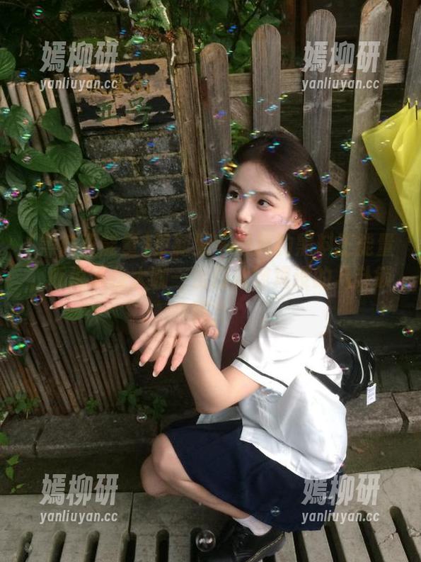 黑料正能量 更新频率爆表的黑料正能量,听说某位大咖一出门就被埋没的八卦锁喉?