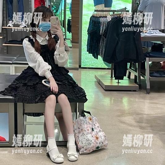 在线穿梭“黑料正能量”，快手网红的翻身之路竟藏着这么多槽点？