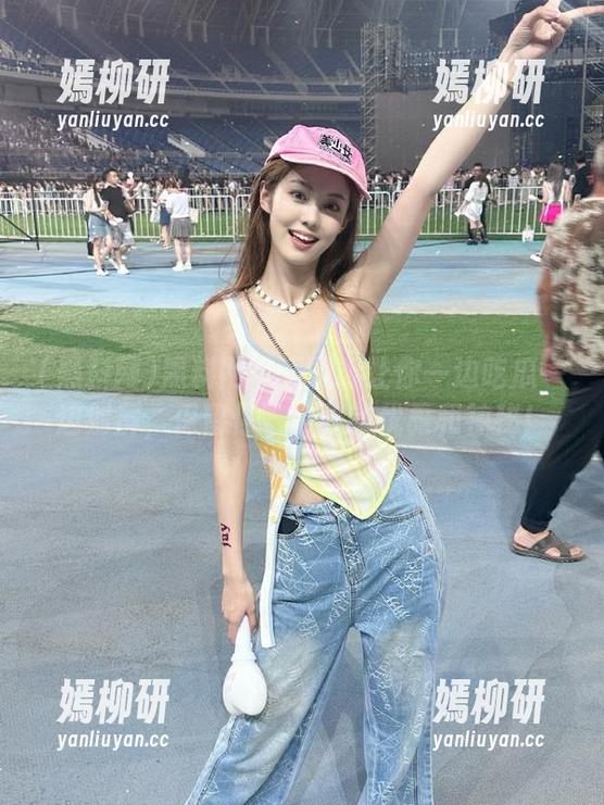 黑料网 黑料网苹果版:让你一边吃瓜一边划屏,保留你吃瓜时的优雅和神秘!