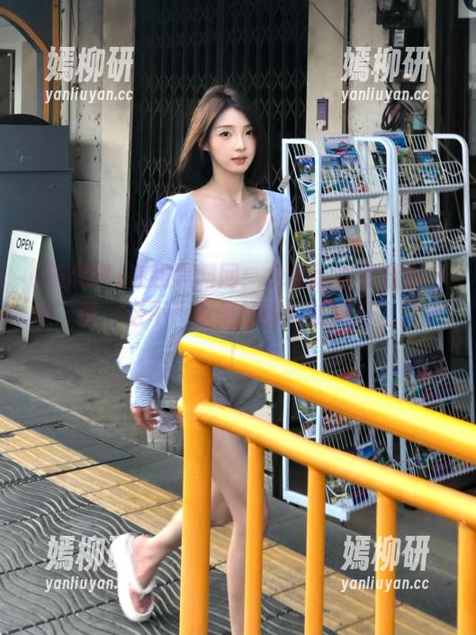 在线黑料网：免费给你每日的“瓜”量，这不，家里的小四轮也开上网来！