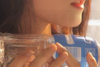 网友们快来看看黑料网络官网的女神写真，越看越想收藏每一个瞬间，忐忑不安