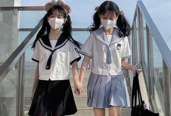 网页飞速拉到黑网料深处，仿佛在废墟里挖宝，恐惧夹杂着期待！