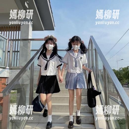 网页飞速拉到黑网料深处，仿佛在废墟里挖宝，恐惧夹杂着期待！